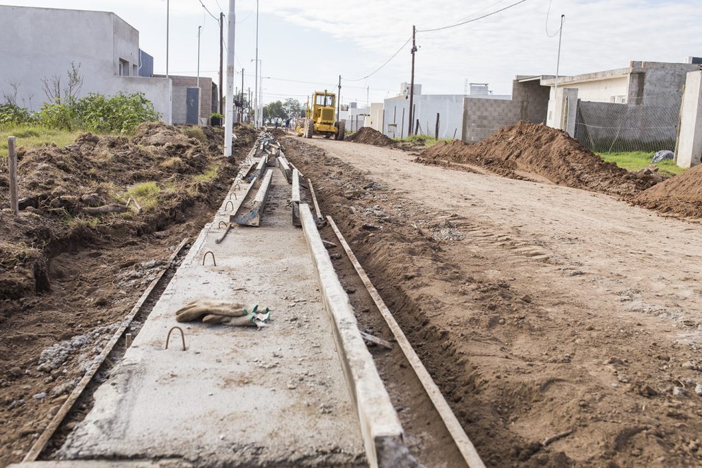 Se avanza en la obra de cordón cuneta y bocacalles en barrio Los Espinillos