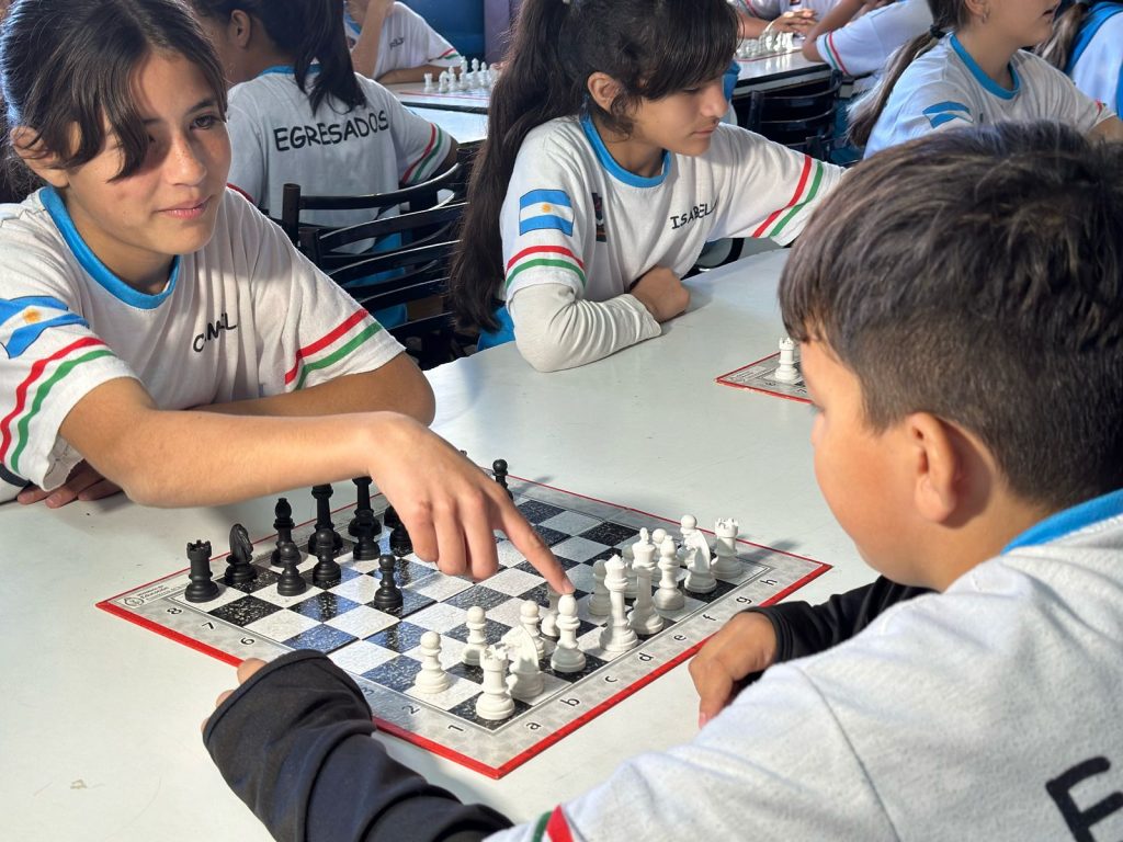 Se presentó el programa Ajedrez Social en las escuelas