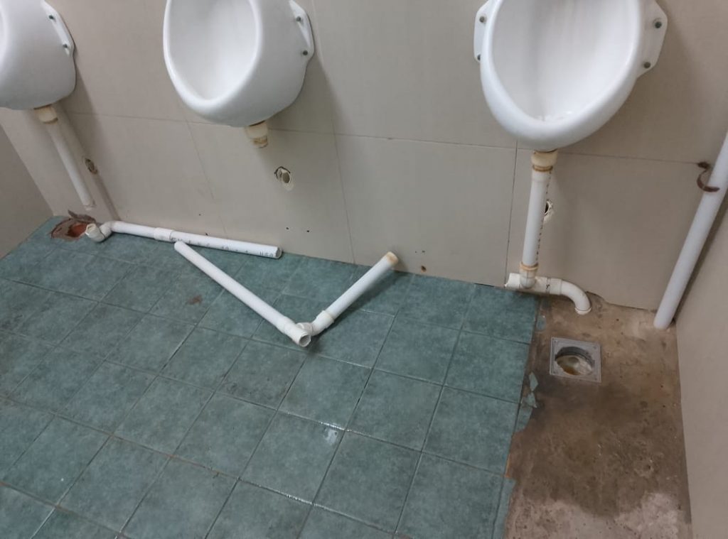 Inadaptados causaron serios destrozos en los sanitarios de la Terminal de Ómnibus