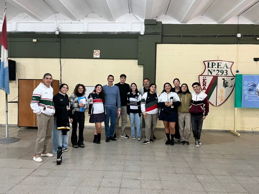 Con el acompañamiento de UBES, se cumplen en escuelas los “Talleres de Emociones en la Adolescencia”