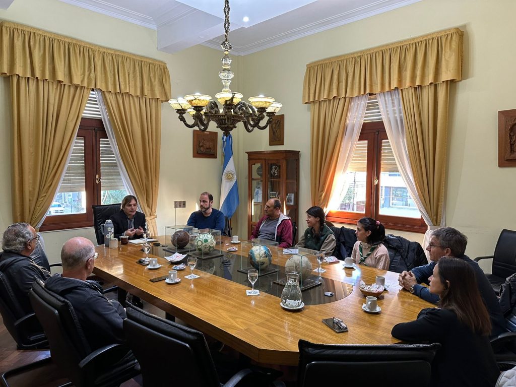 La erradicación de especies exóticas fue el tema central del encuentro del intendente con la Comisión Ejecutiva de la Reserva Tau