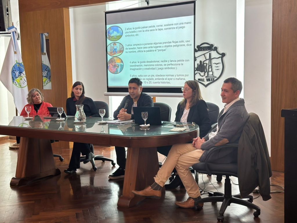 Valiosa información se llevaron los docentes tras participar de la jornada de neurodesarrollo en la infancia