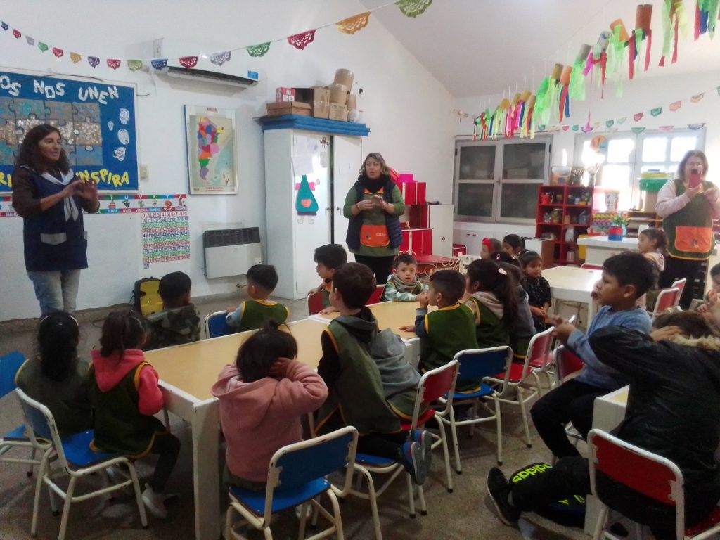 Desde la Escuela Municipal león Luis Pellegrino, se llega al alumnado con Lengua de Señas”