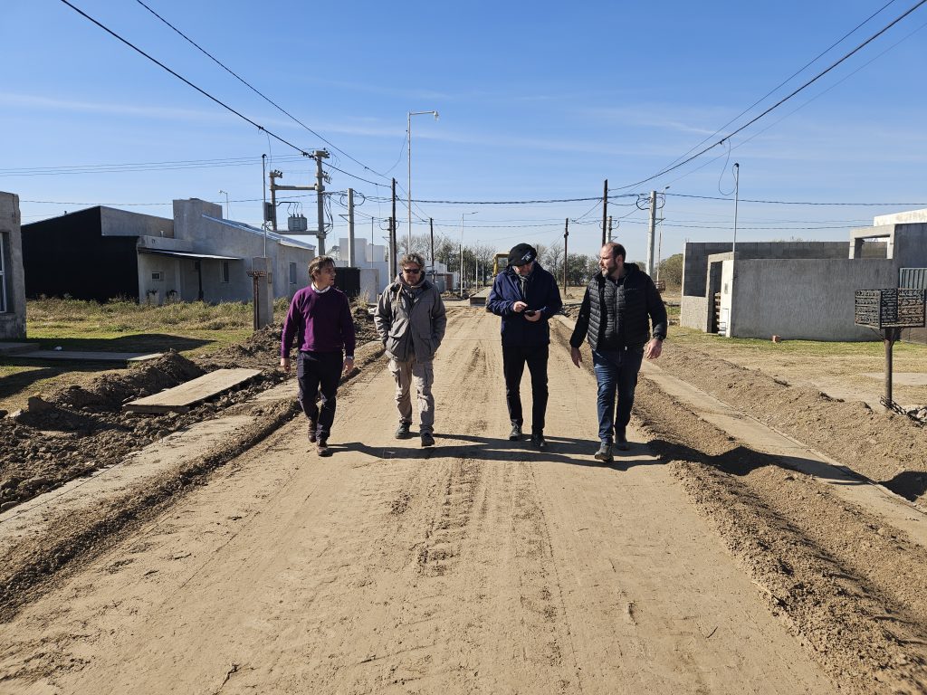 Barrio Los Espinillos: avanzan las obras de cordón cuneta y bocacalles.