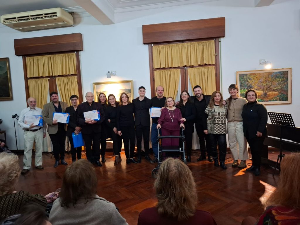 La música hizo brillar al Salón Municipal Walter de Navazio