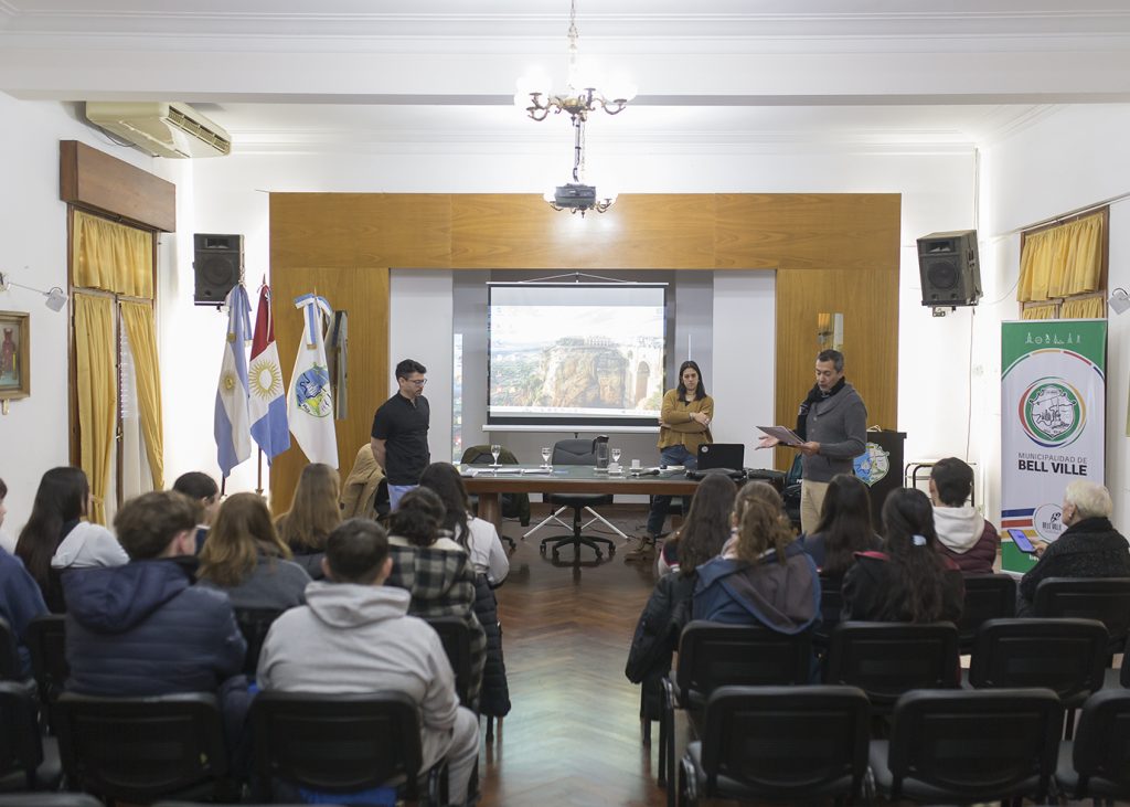 Charla sobre prevención del consumo problemático de sustancias para jóvenes.