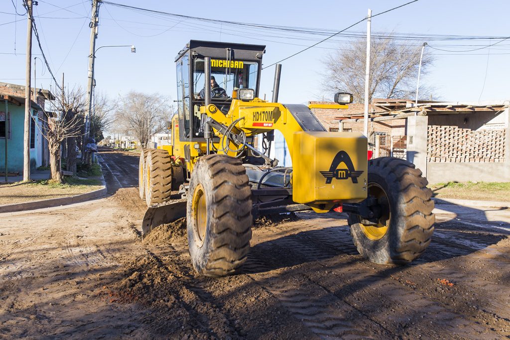 Siguen en marcha las tareas de mantenimiento en calles de tierra de la ciudad