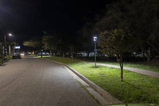 Con más luces LED en barrio Portal del Río, la renovación del alumbrado ronda el 80% de la ciudad.