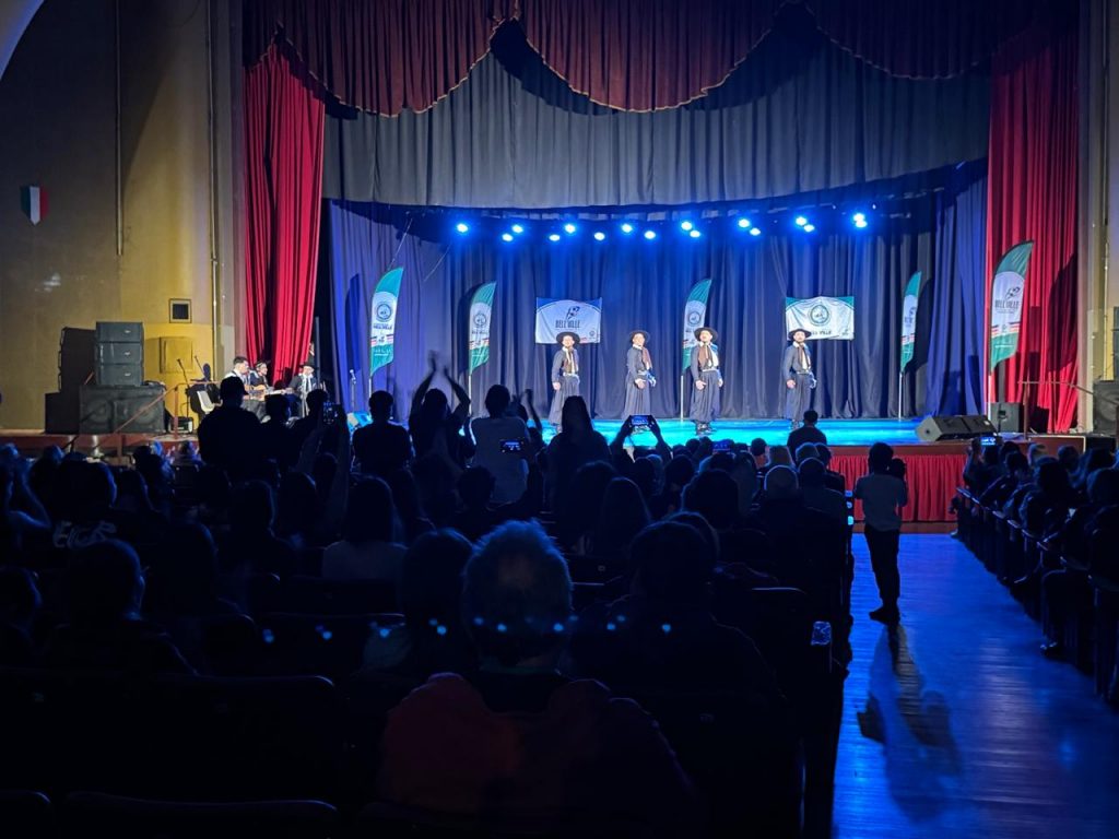 Pre Cosquín: a sala llena, el arte y la tradición brillaron en el Coliseo