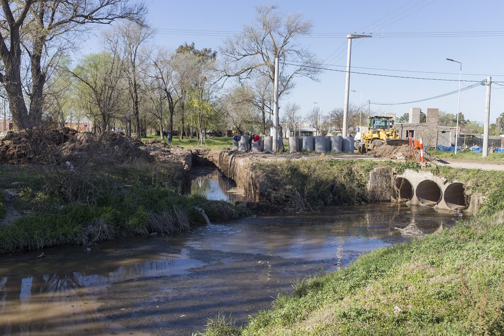 Siguen en marcha obras de alcantarillado en barrios Los Espinillos