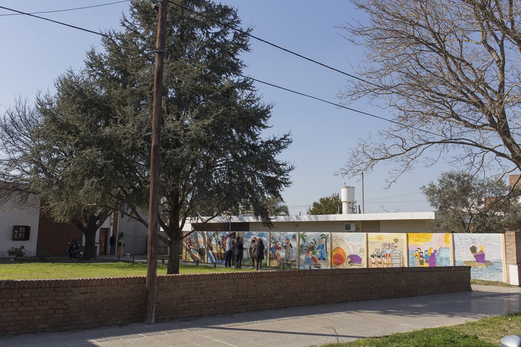 Talleristas de Núcleos Barriales pintaron un mural en la Iglesia Fátima