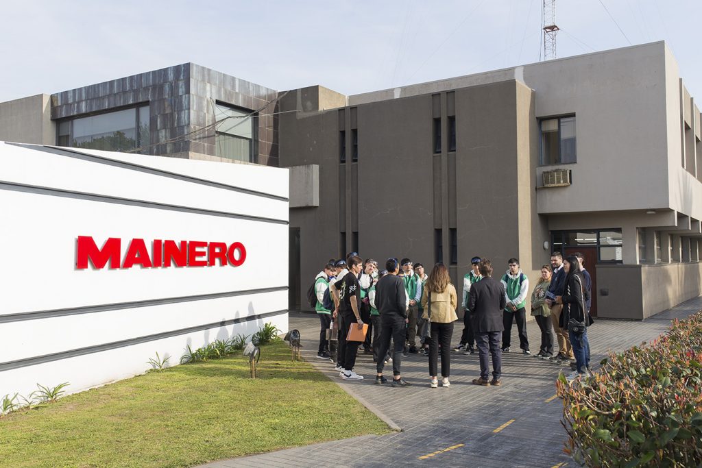 El intendente acompañó a estudiantes de Marcos Juárez y Leones en un recorrido por industrias locales