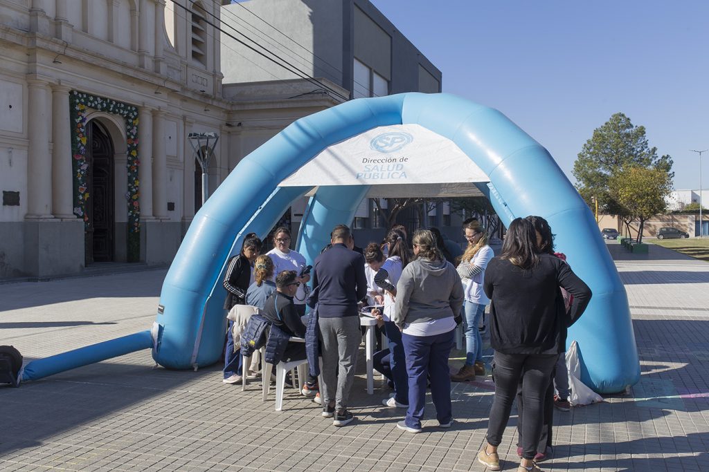 Prevención: controlaron presión arterial en la plaza céntrica
