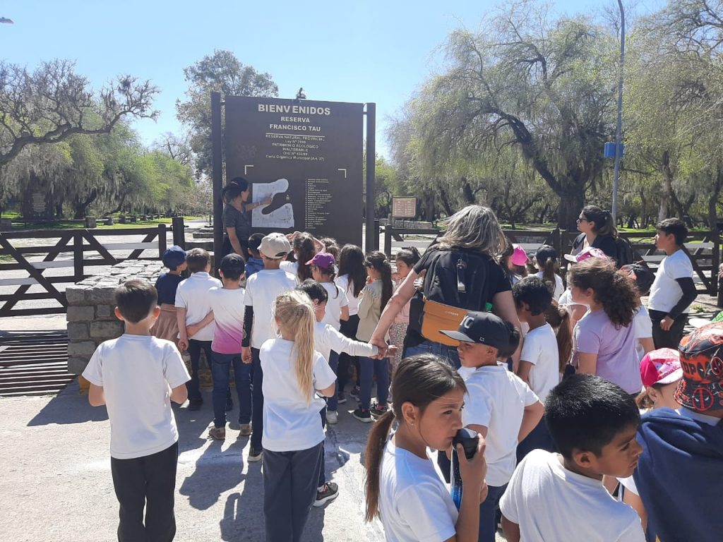 Estudiantes de Viamonte visitaron Bell Ville por primera vez y recorrieron la Reserva Tau