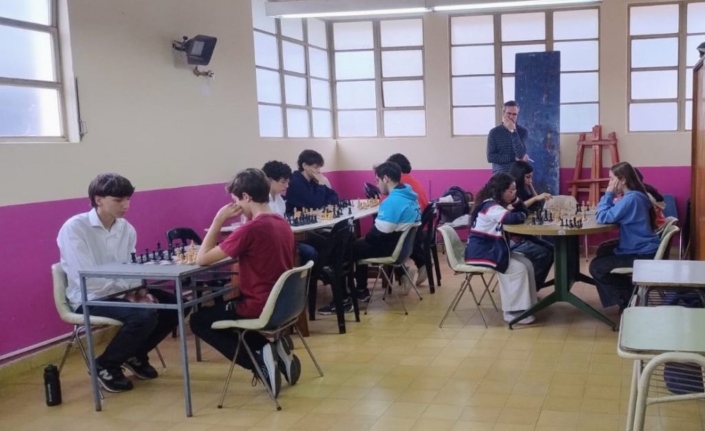 Estudiantes secundarios de la ciudad disputaron la UBES de ajedrez