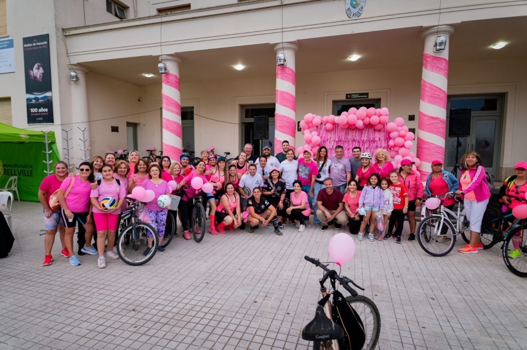 “Bicicleteada Rosa”: un centenar de personas se reunieron para concientizar sobre la prevención del cáncer de mama
