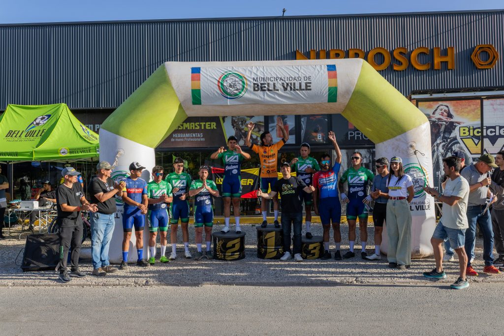 Dos centenares de deportistas pasaron por Bell Ville el fin de semana por la Vuelta Ciclística
