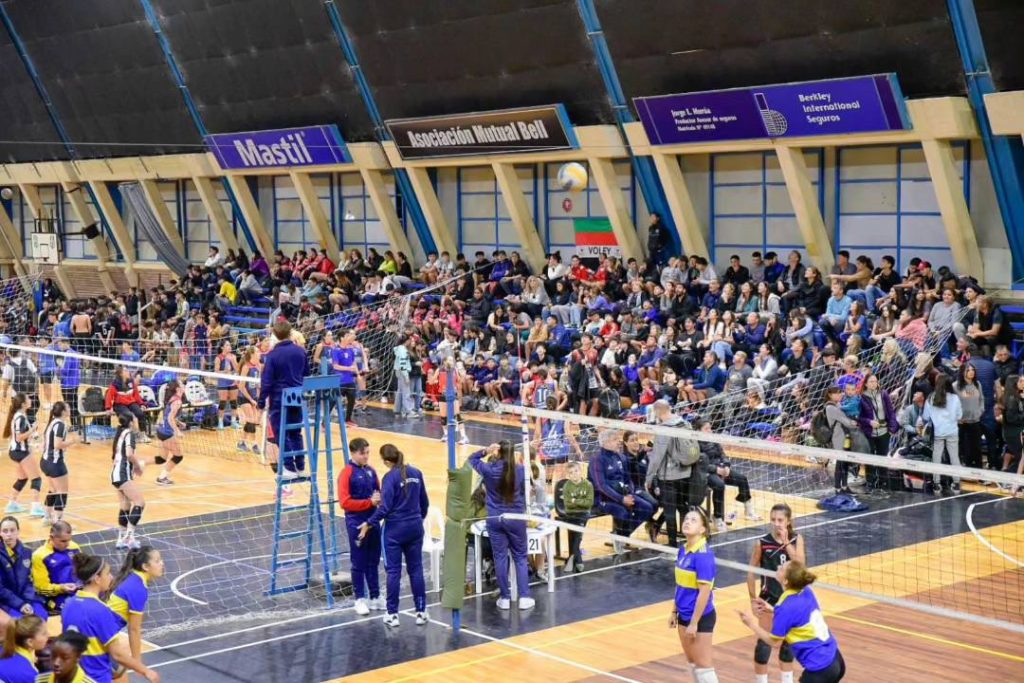 Un millar de deportistas llegan a la ciudad por el Abierto Nacional de Vóley