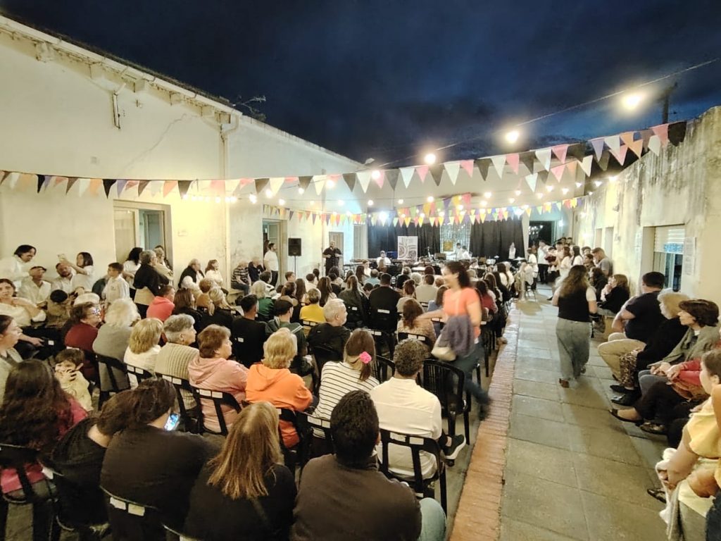 La música brilló para la comunidad en el patio de la Escuela de Música y Banda Municipal