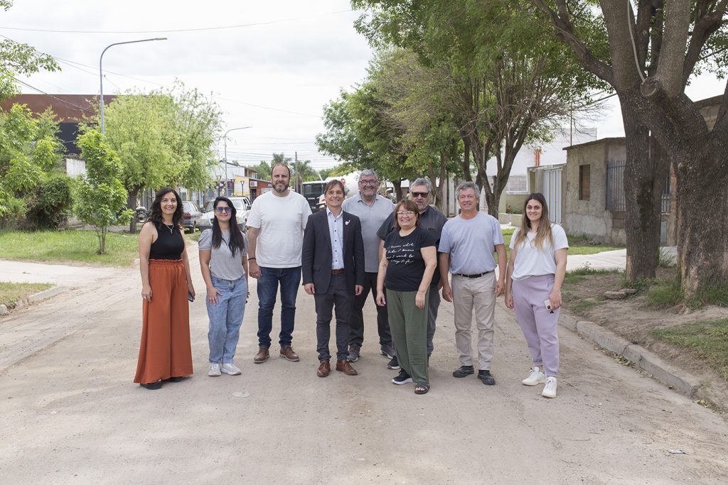 “Juntos a la Obra”: vecinos de calle Malharro definieron obra de hormigonado