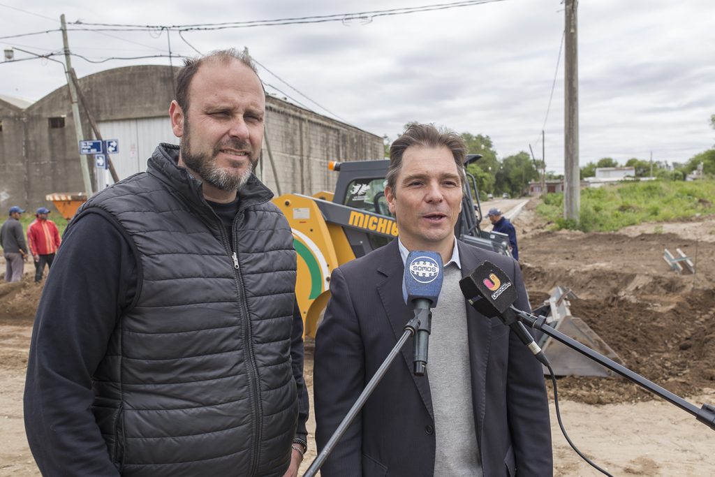 Las obras siguen a buen ritmo en Bell Ville: el intendente recorrió trabajos de cordón cuneta