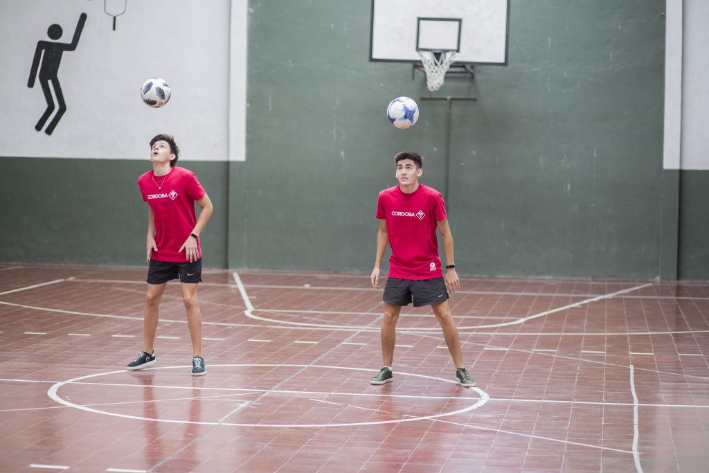 Camino a la Fiesta de la Pelota: habrá fútbol freestyle en las escuelas desde el miércoles