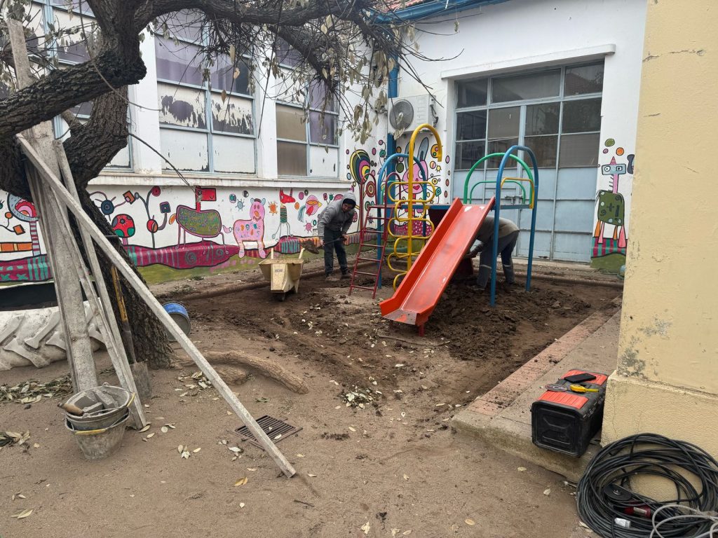Se hicieron trabajos en techos y patios de escuelas a través del programa FODEMEEP