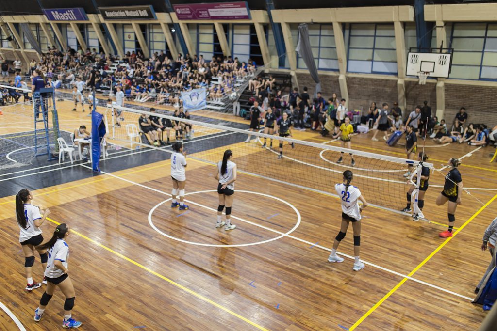 Voleibolistas de seis provincias pasaron por la ciudad por el Abierto Nacional del Bell