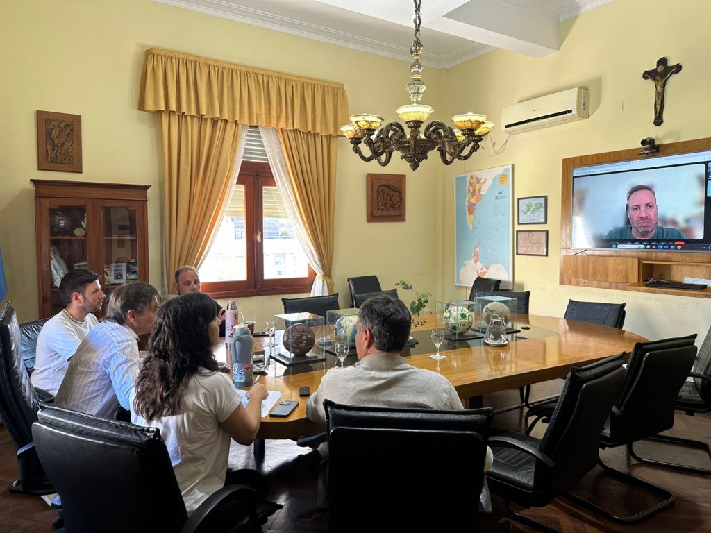 Reunión con el equipo de “Alamesa”: se exploran pautas de trabajo para Bell Ville Florece