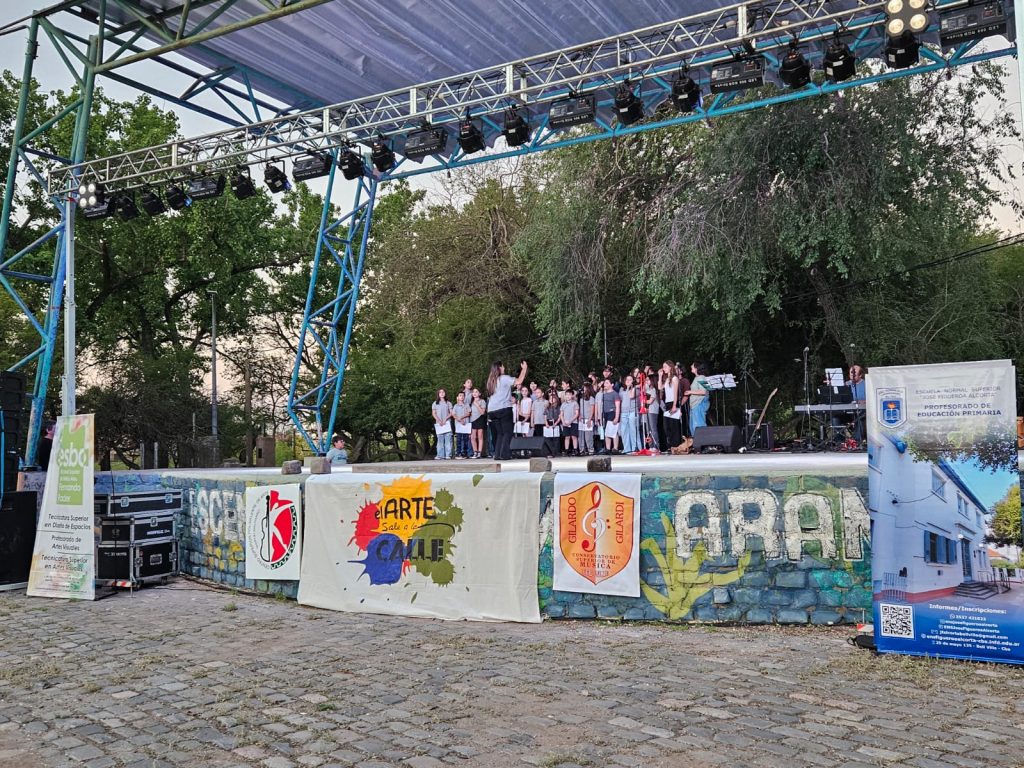 El arte salió a la calle y vibró en el escenario Artemio Arán