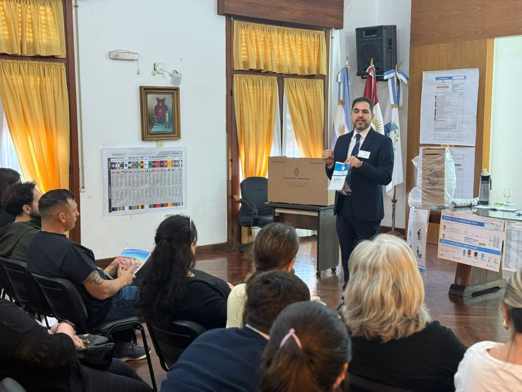 Hubo una capacitación para autoridades electorales en el Walter de Navazio