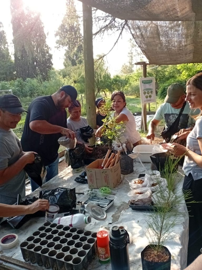 Curso de Espacios Verdes: alumnos de la FUPEU tomaron la última clase práctica en el Vivero Municipal