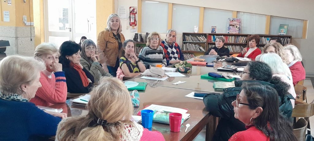 Se hicieron encuentros sobre derechos y bienestar de personas mayores en la Biblioteca