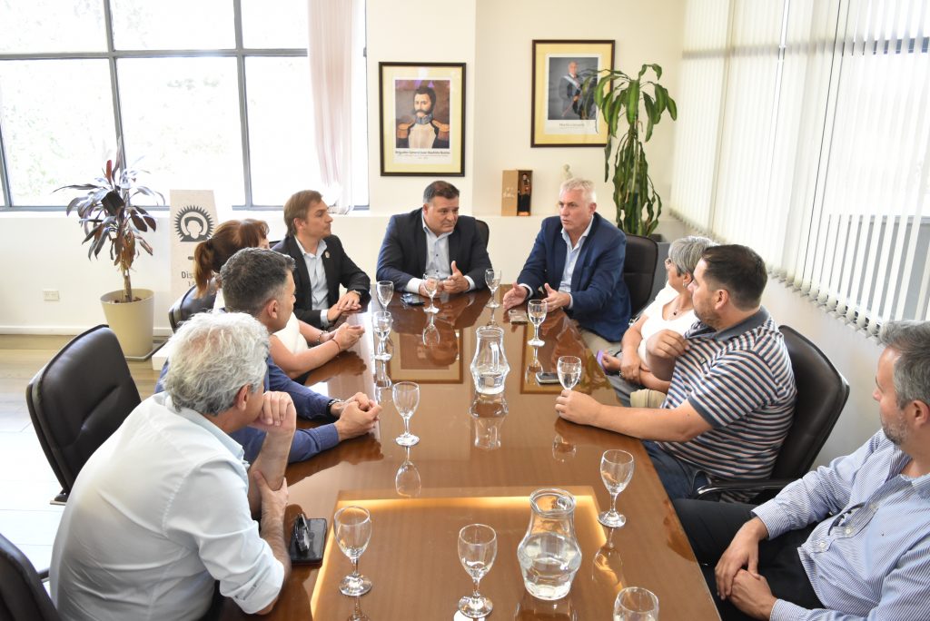 El intendente visitó la Agencia Córdoba Turismo por el Corredor del Sudeste