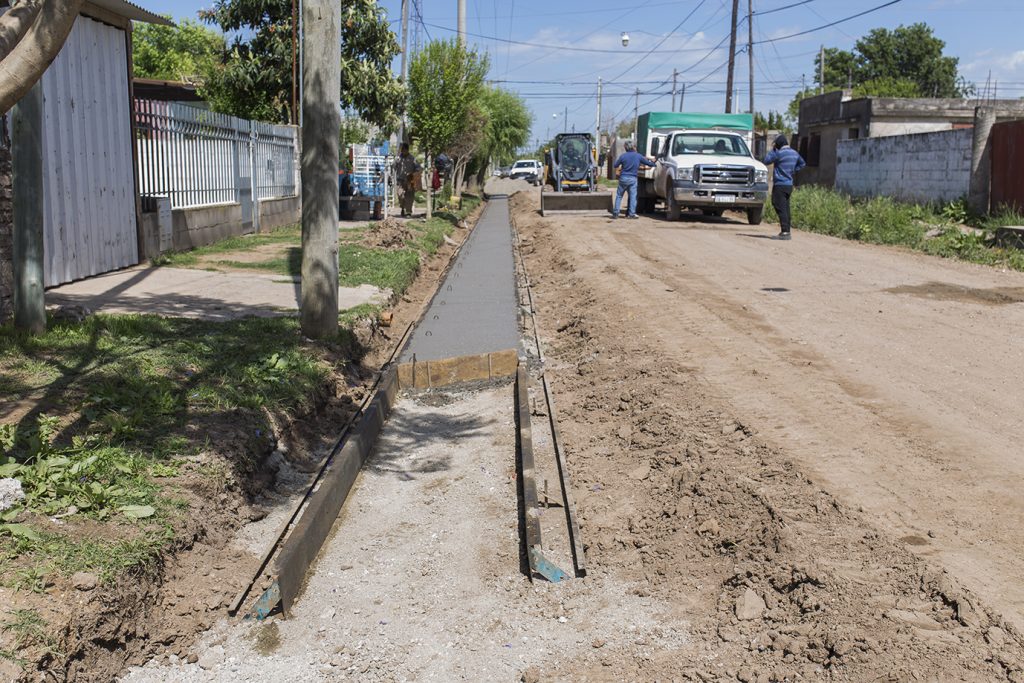 Siguen en marcha trabajos de cordón cuneta
