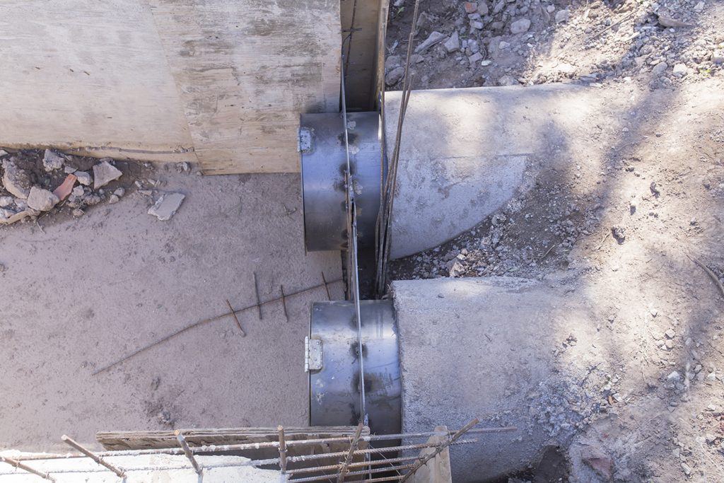 Los Espinillos: la obra de cordón cuneta y la esclusa al Canal Mayor entran en su tramo final