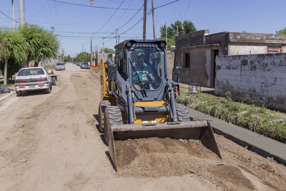 Continúan las obras de cordón cuneta en el este de la ciudad