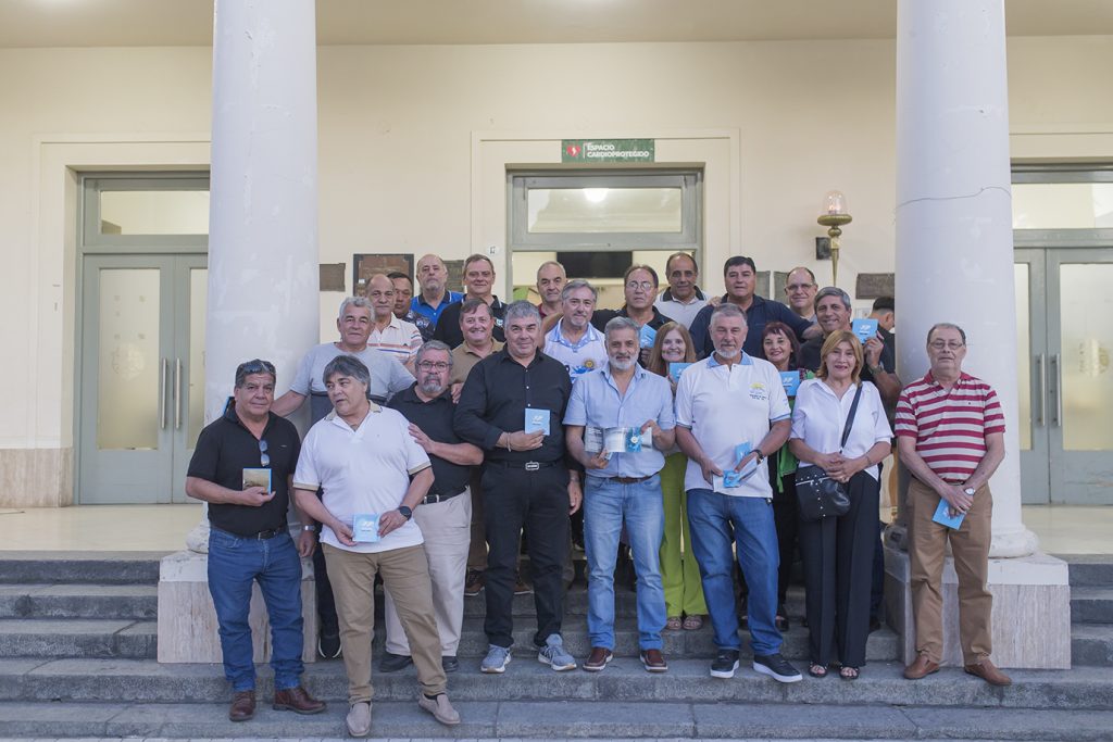 Veteranos y familiares de ex combatientes caídos y fallecidos recibieron medallas por los 40 años de Malvinas
