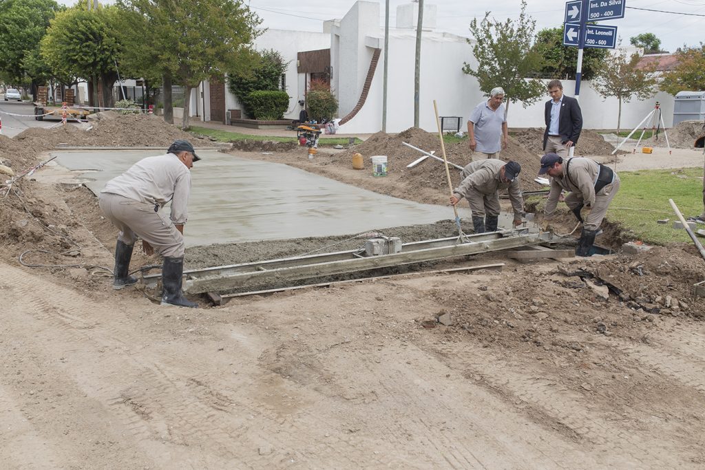 Obra sobre calle Leonelli: ya se hormigona la bocacalle en la intersección con Da Silva