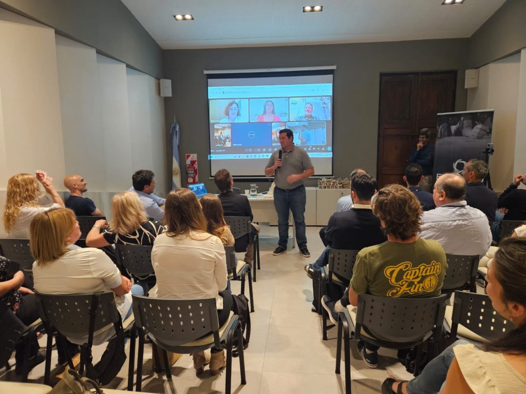 IncubaCor: El intendente acompañó a los emprendedores locales en Fundelo