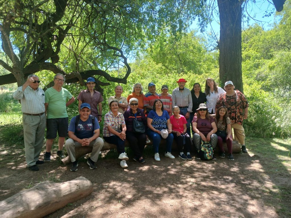 Recreación y encuentro: integrantes del Hogar de Día Municipal visitaron la Reserva Tau