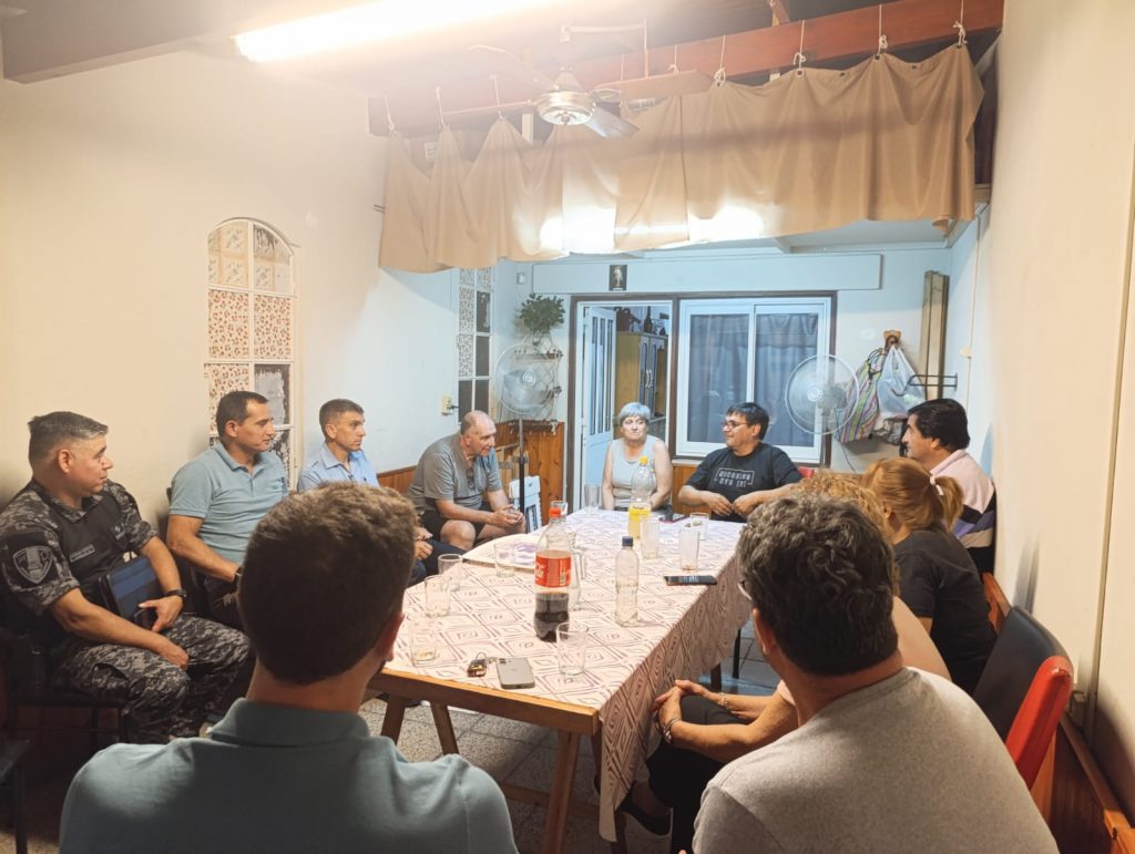 Convivencia ciudadana: el Municipio coordinó una reunión con vecinos de barrio Jardín a pedido del Centro Vecinal