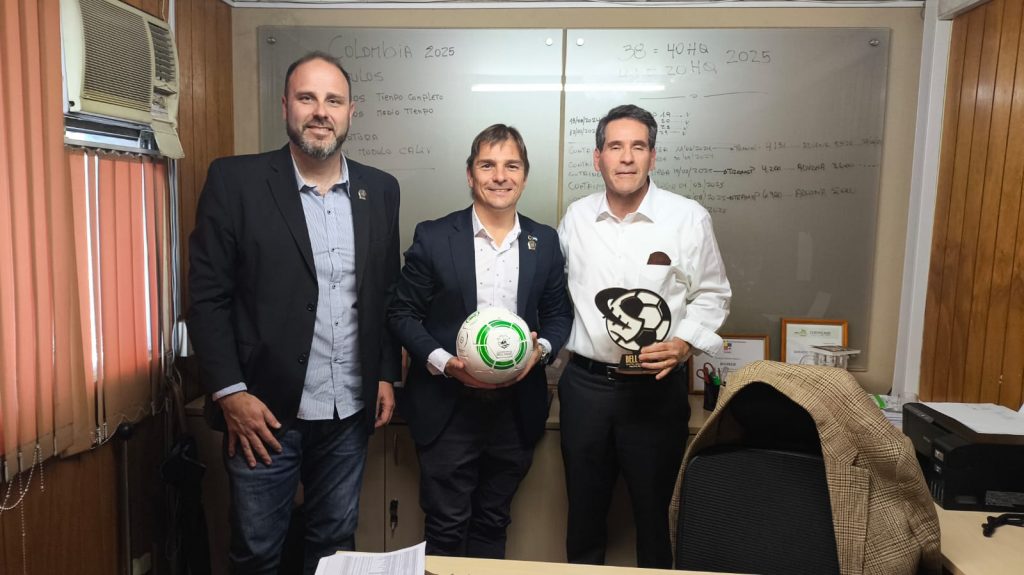 En Chile, el intendente visitó el proyecto más importante de la firma local ATILA Software