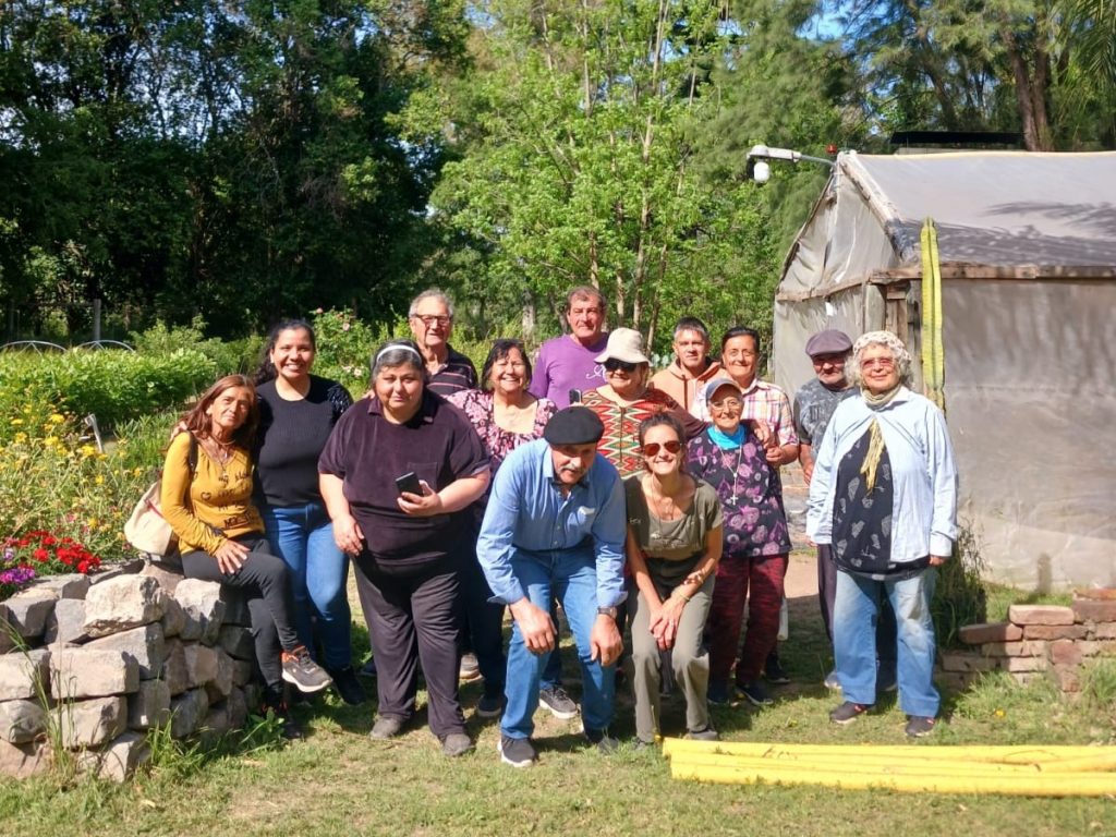 Integrantes del Hogar de Día Municipal visitaron el vivero y el CIAB