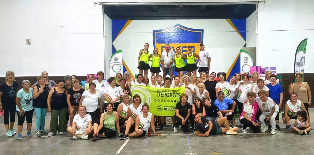 Los alumnos de los Núcleos Deportivos Barriales despidieron el año con ejercicio, música y baile