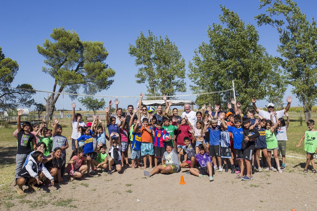Con la presencia de voleibolistas del Bell, cerró el tercer módulo de la Escuela de Verano municipal