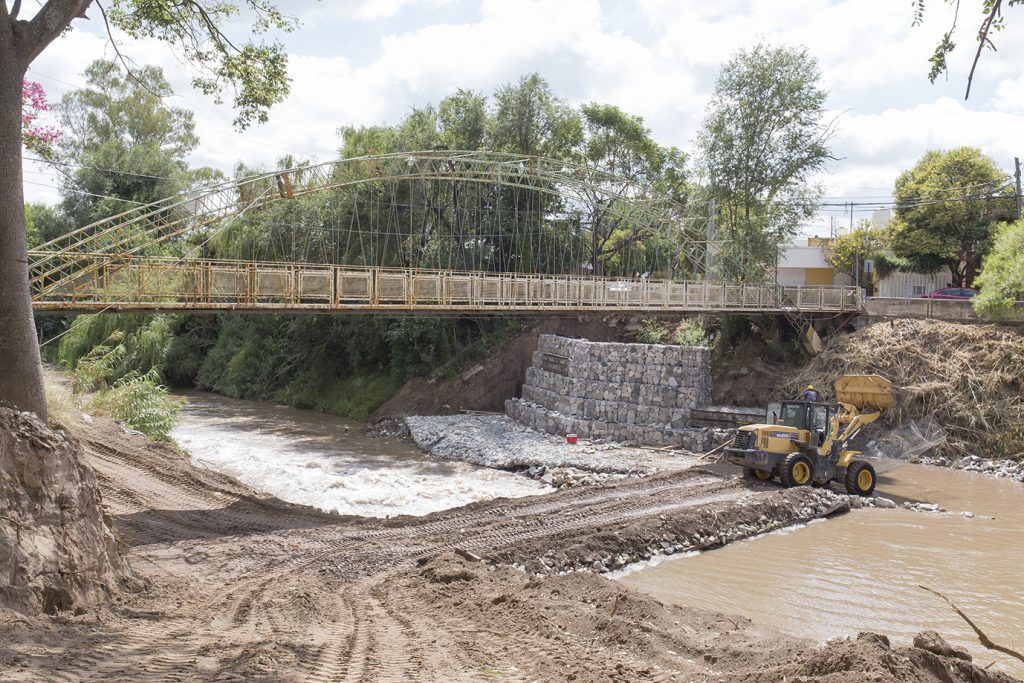 Junto a técnicos del municipio, el intendente recorrió obras de engavionado