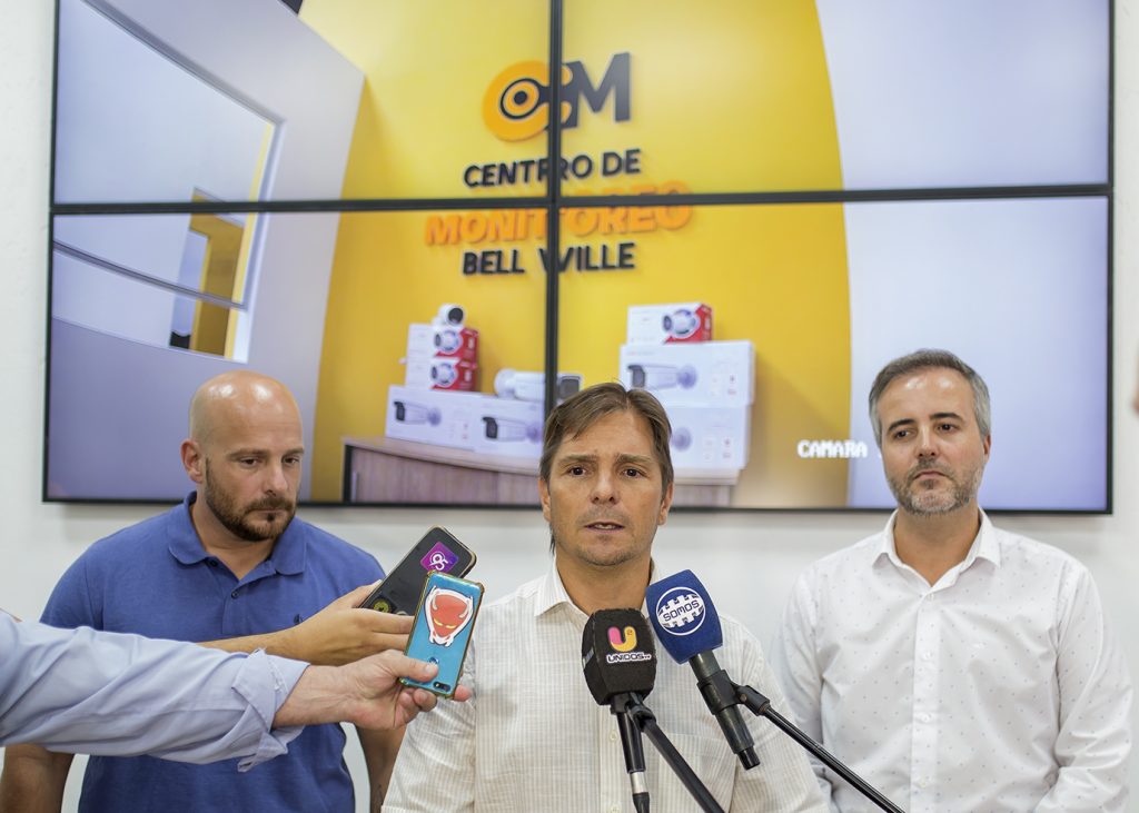 Funcionarios recorrieron el Centro de Monitoreo Bell Ville, un nuevo servicio municipal