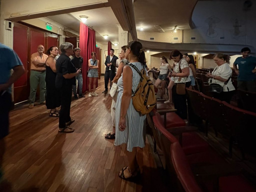Siguen las exitosas “visitas a la gorra” para redescubrir nuestra ciudad: hoy hay astroturismo