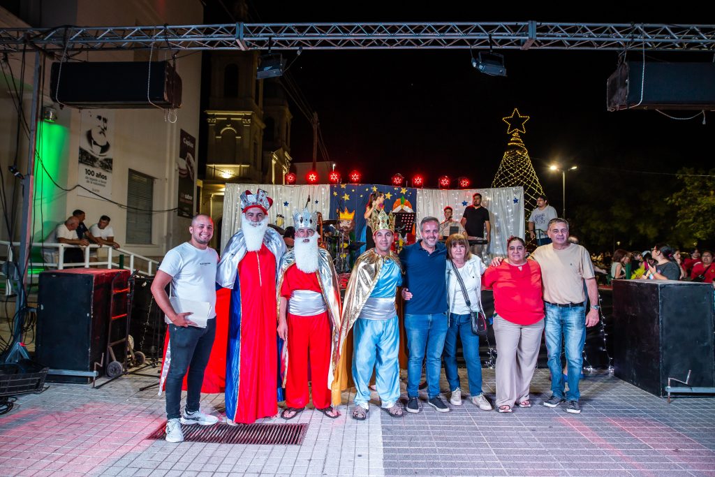Una multitud acompañó la llegada de los Reyes Magos a la ciudad